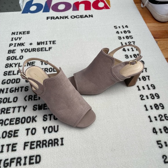 Women’s Liz Claiborne Shoes - Picture 1 of 5